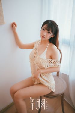 衣服被扒开强摸双乳美女动态图